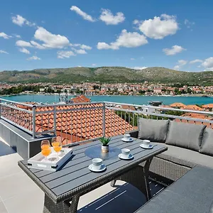 & žaja Trogir